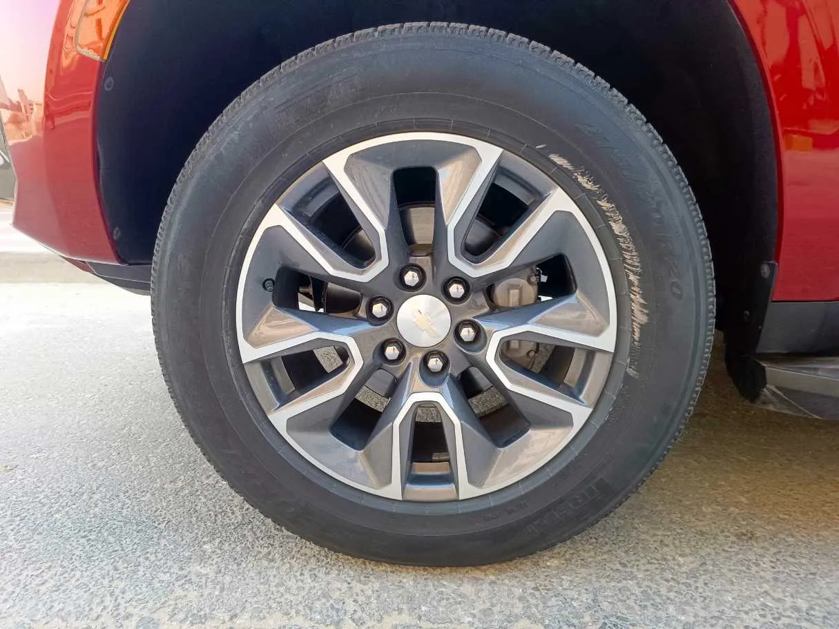 Car image 10
