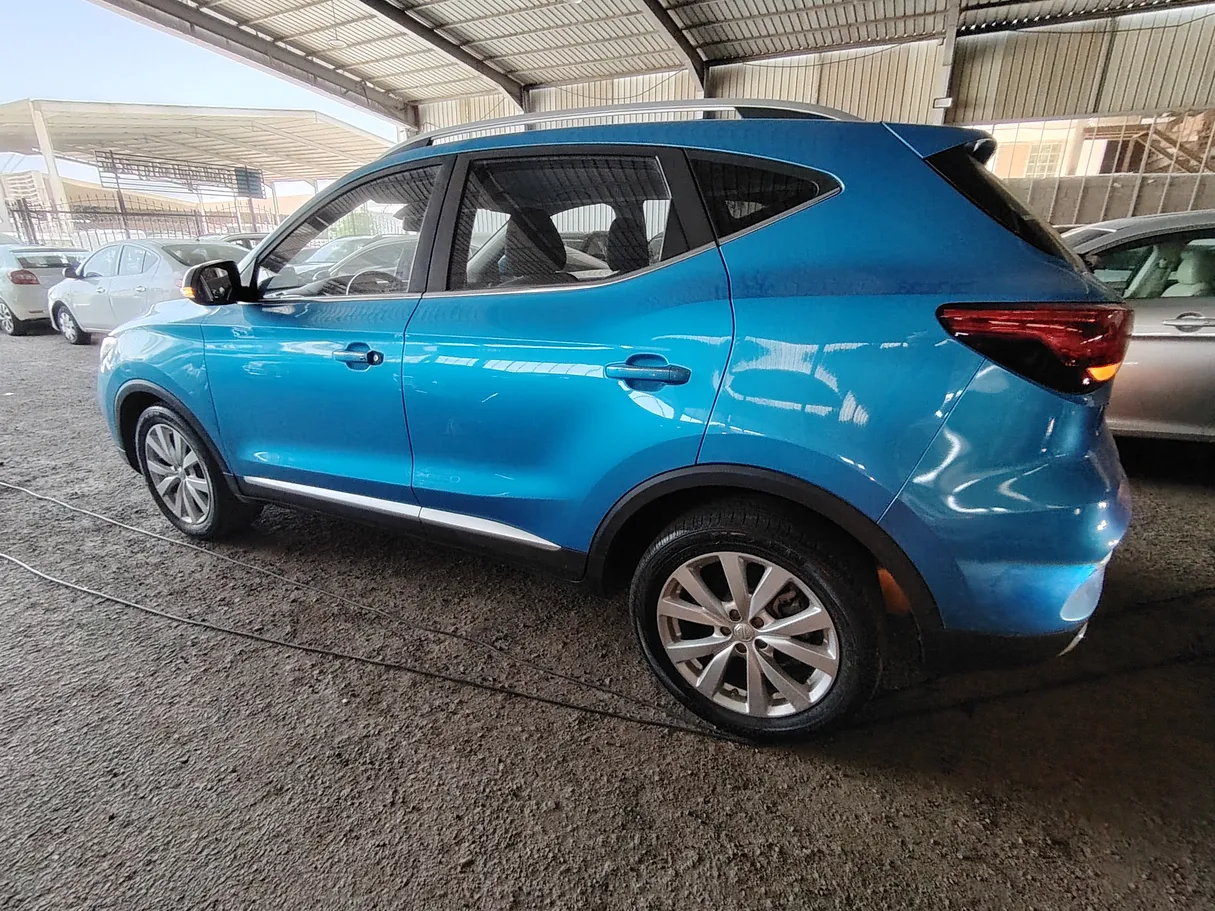 Car image 8