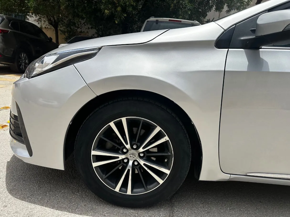 Car image 9