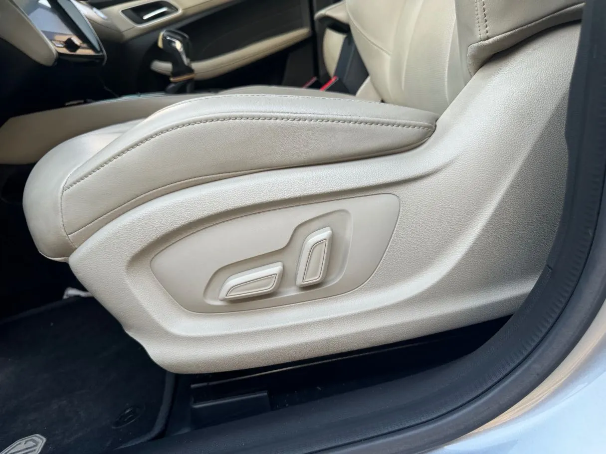 Car image 23