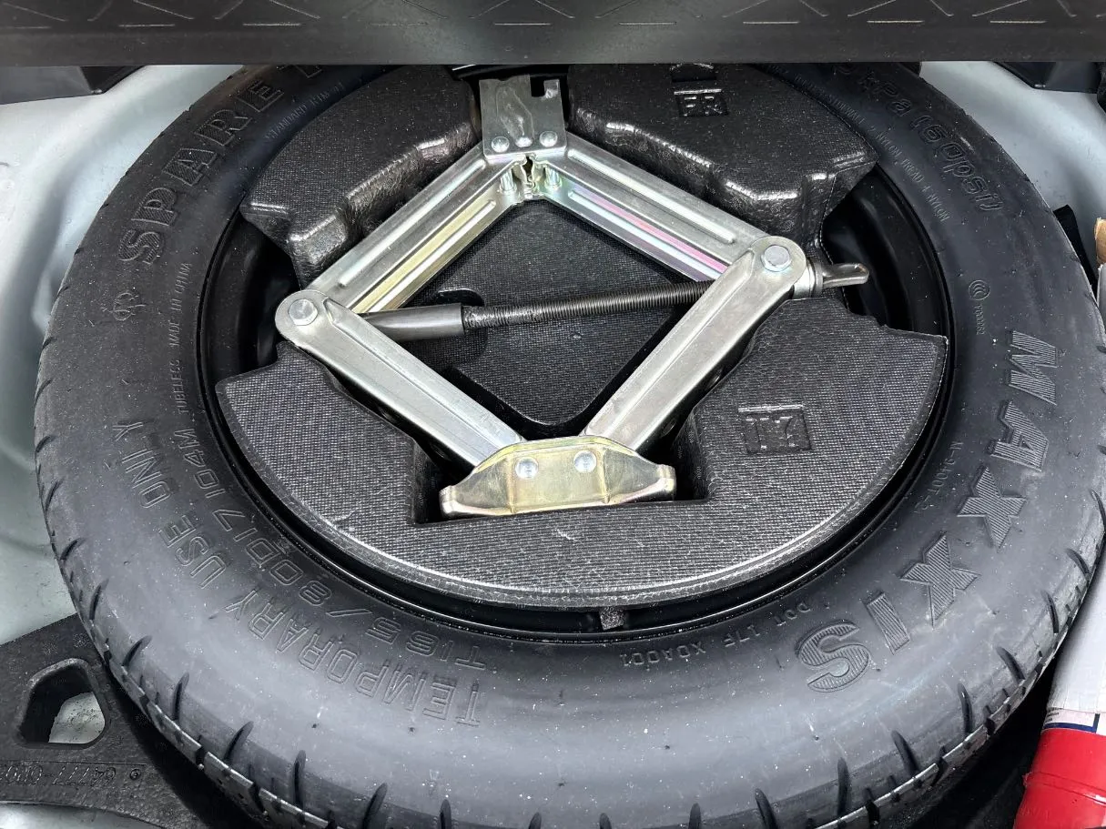 Car image 28