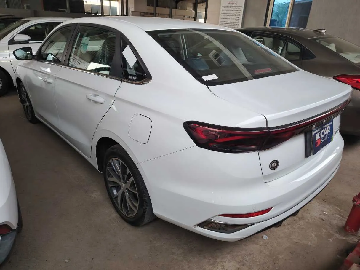 Car image 7