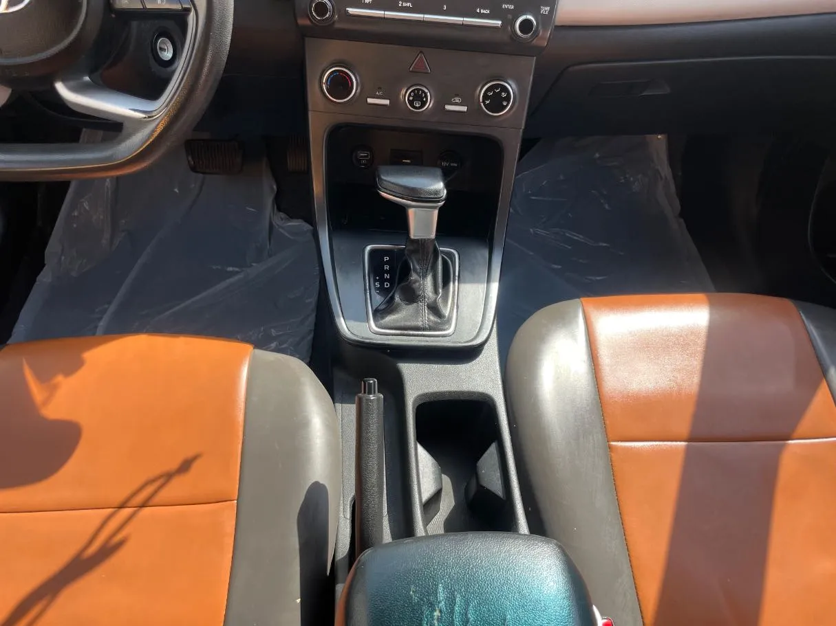 Car image 18