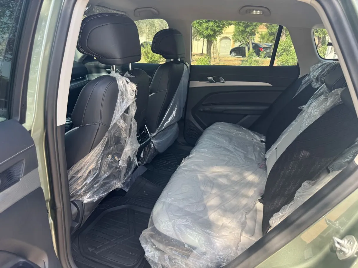 Car image 13