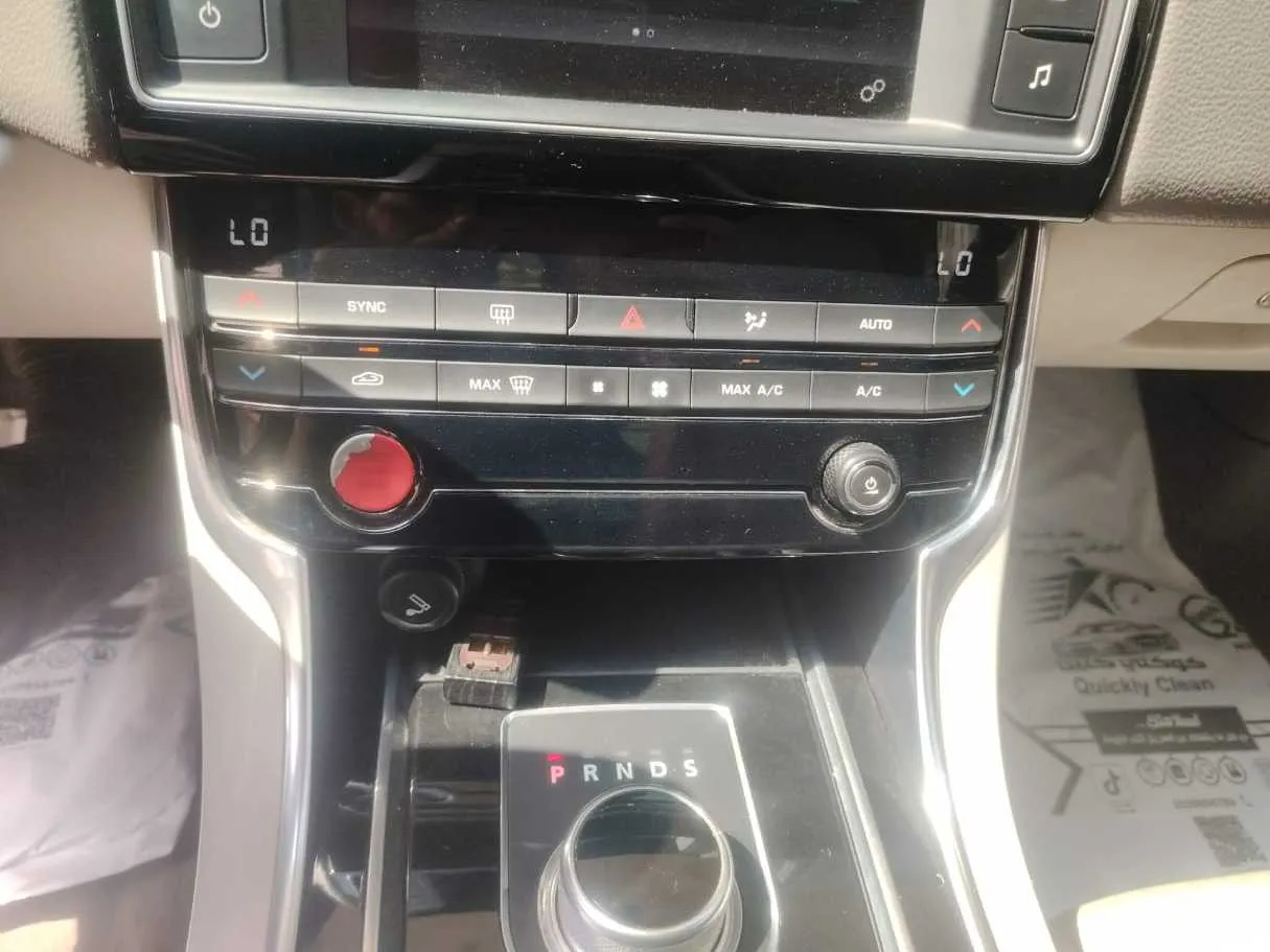 Car image 24