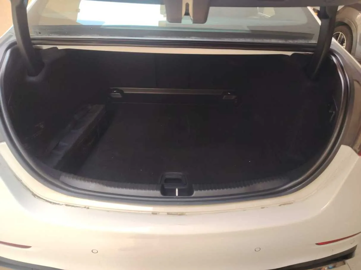 Car image 29