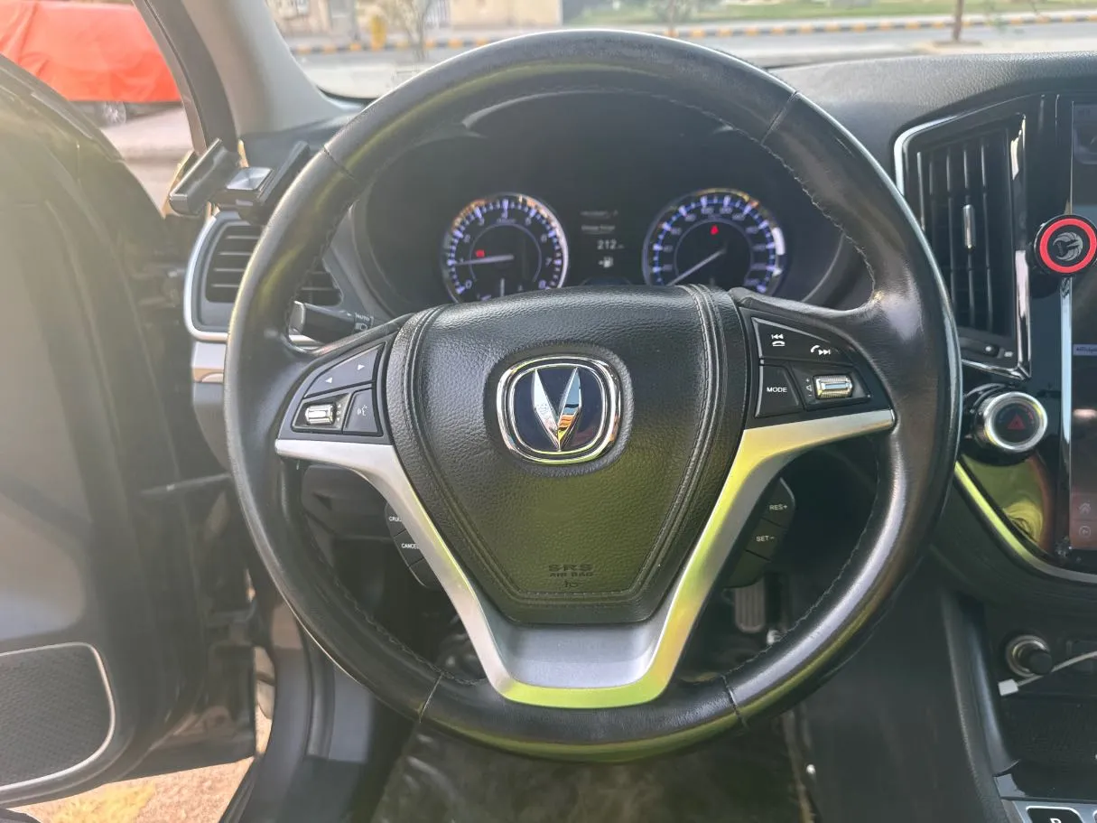 Car image 17