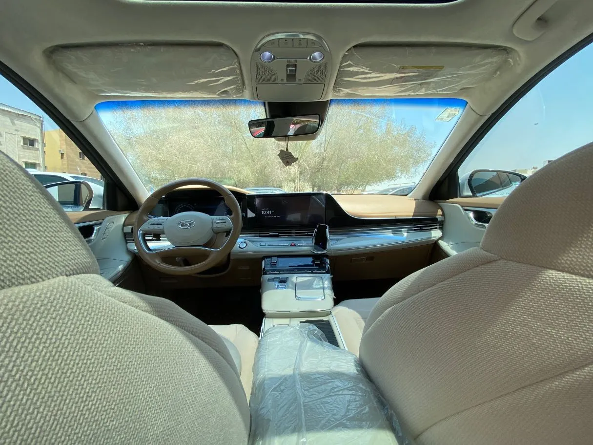 Car image 15