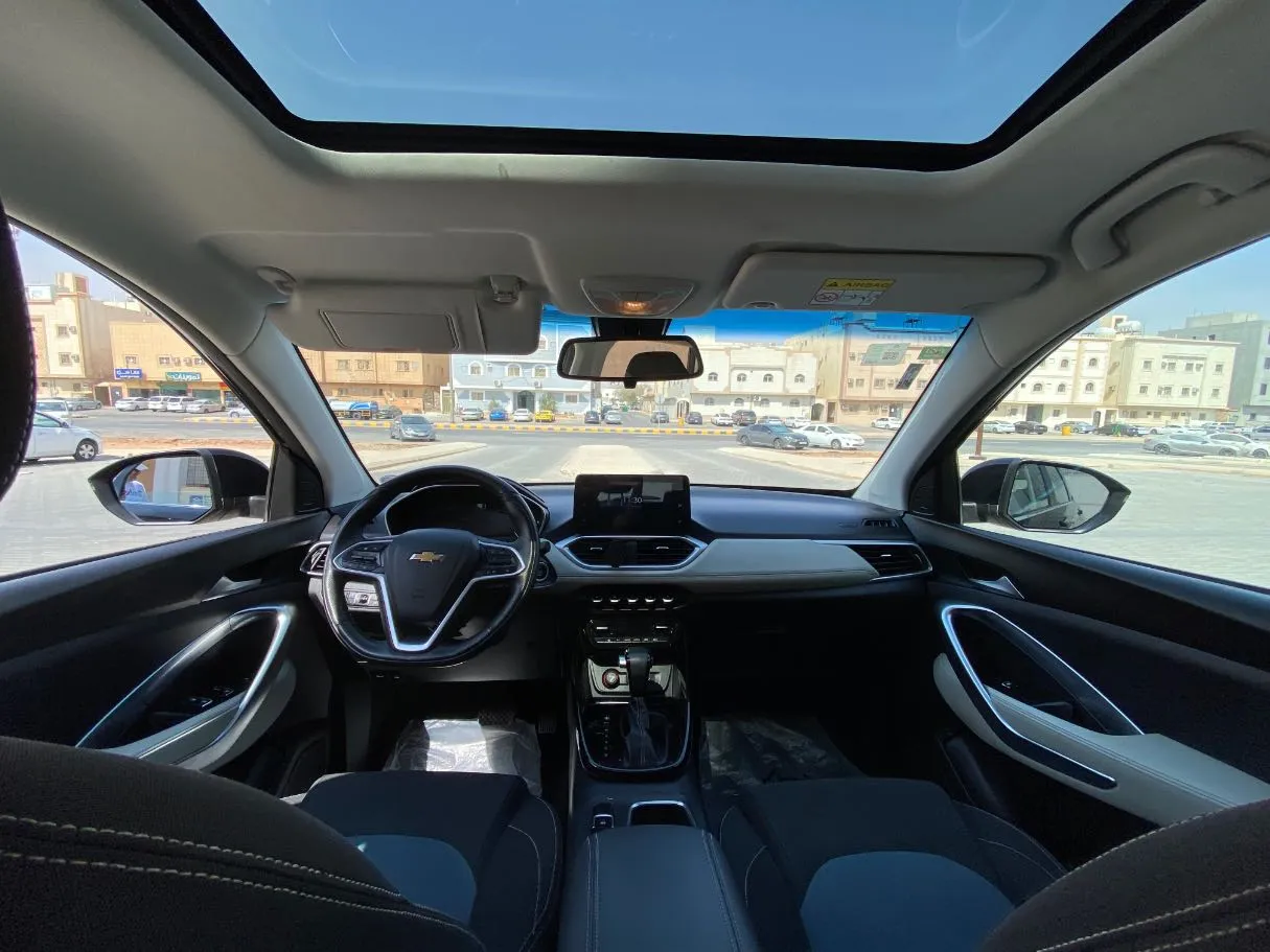 Car image 15