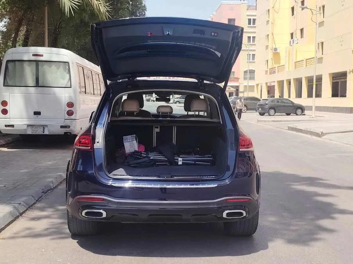 Car image 25