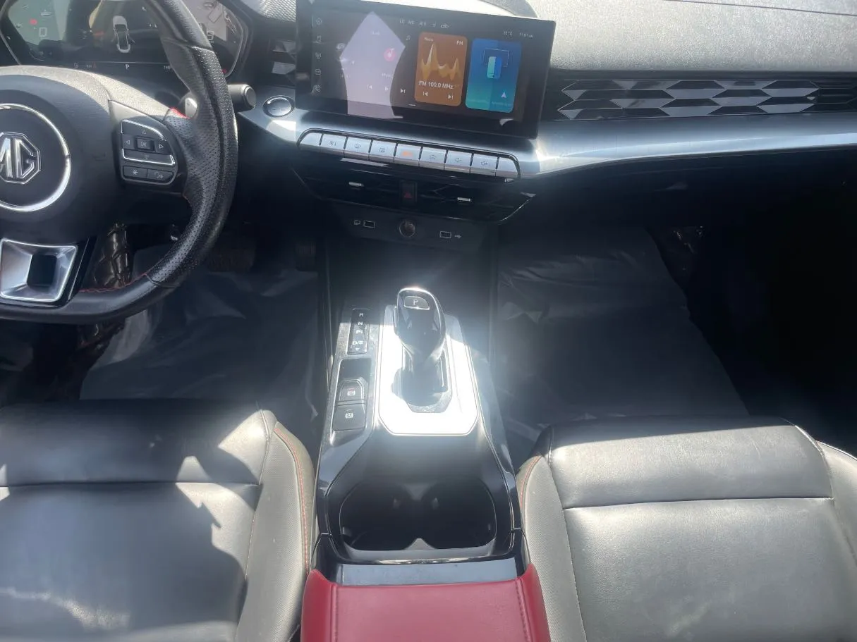 Car image 19