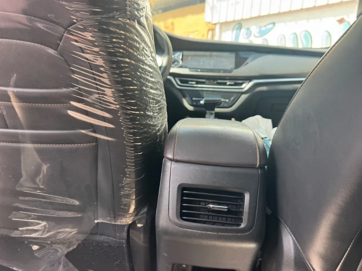 Car image 20
