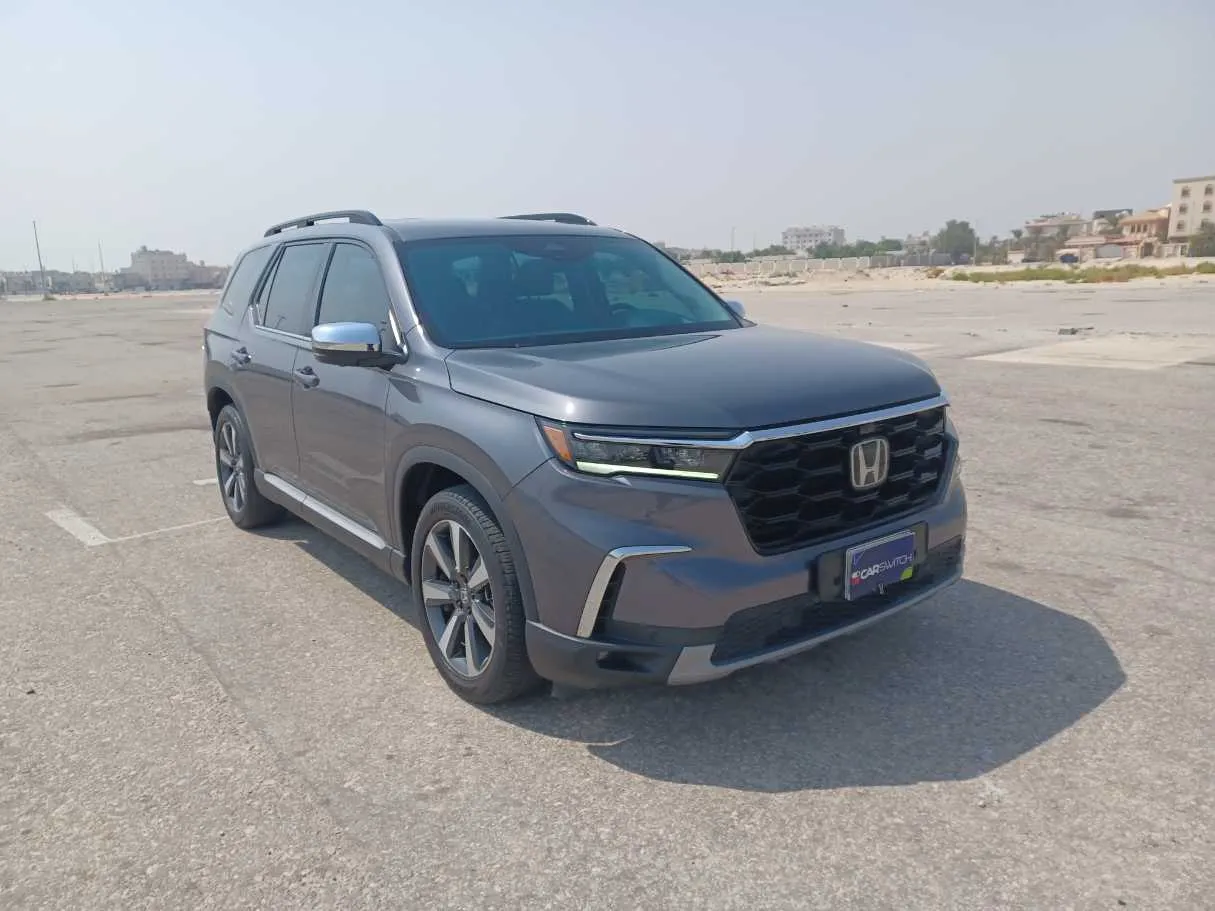 Car image 3