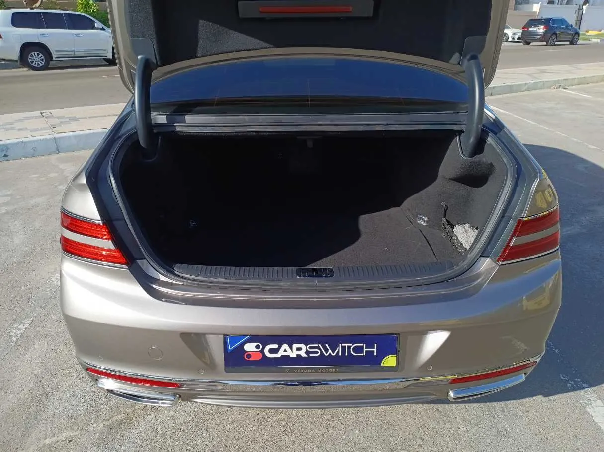 Car image 19