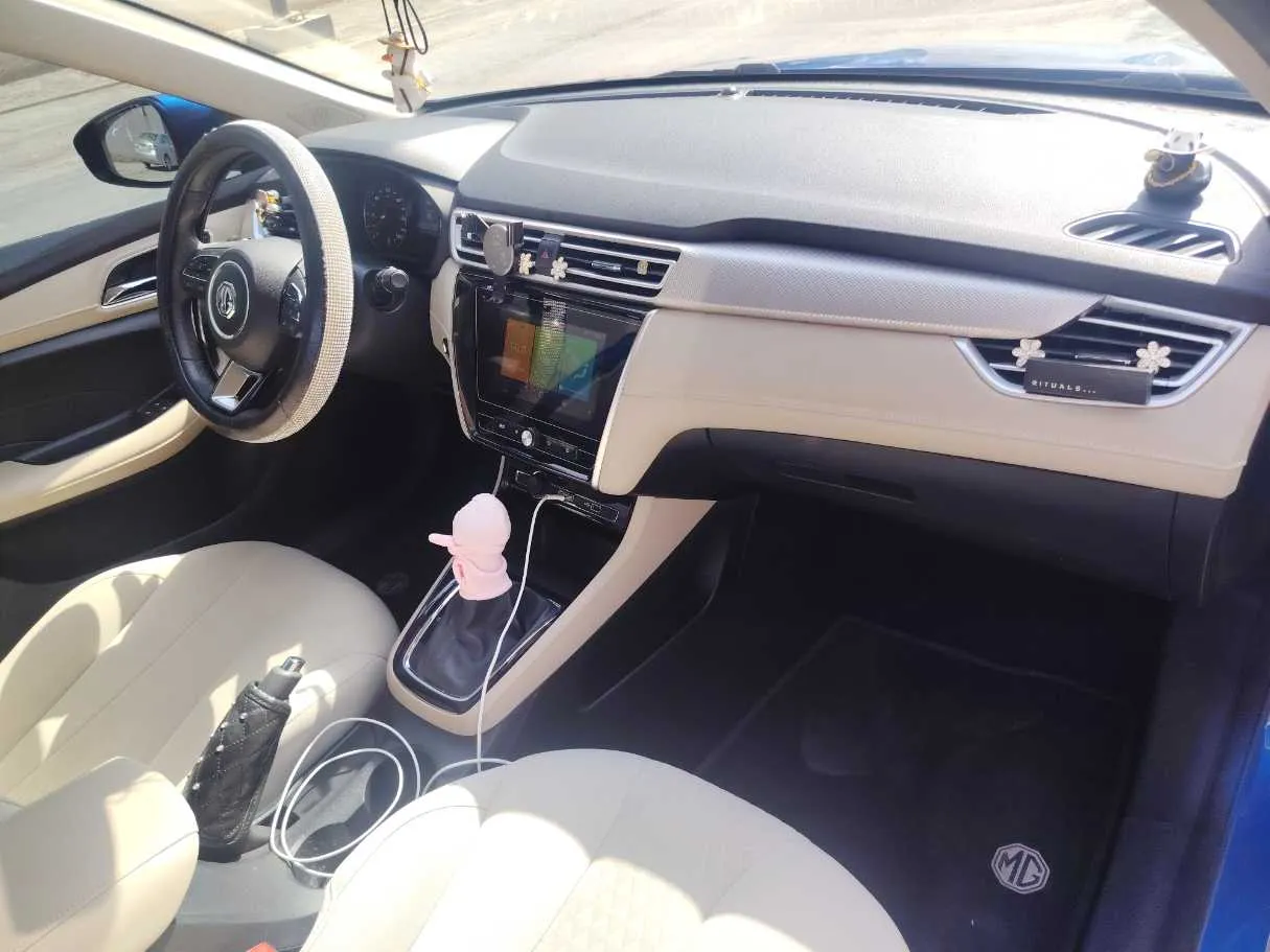 Car image 13