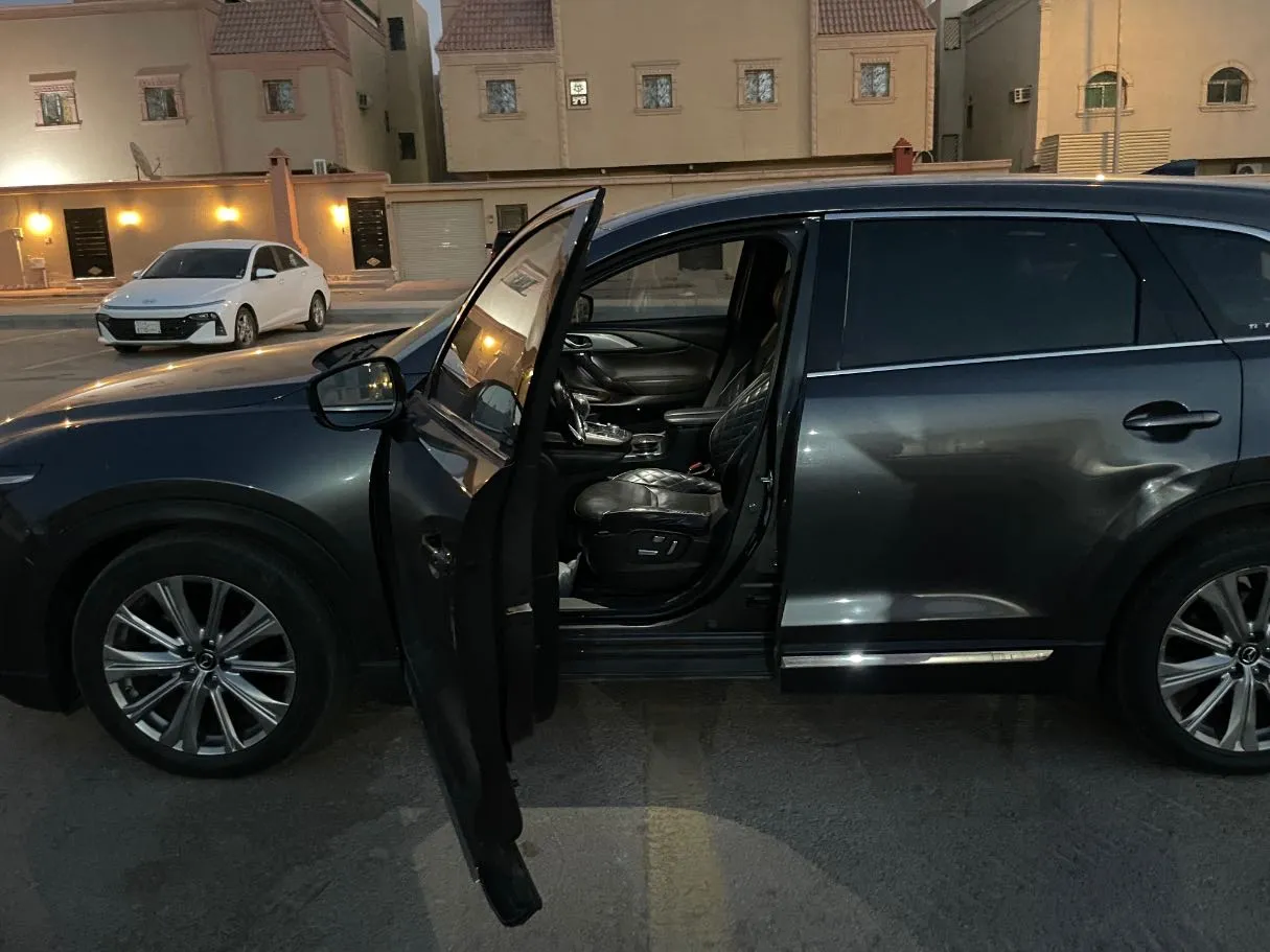 Car image 11