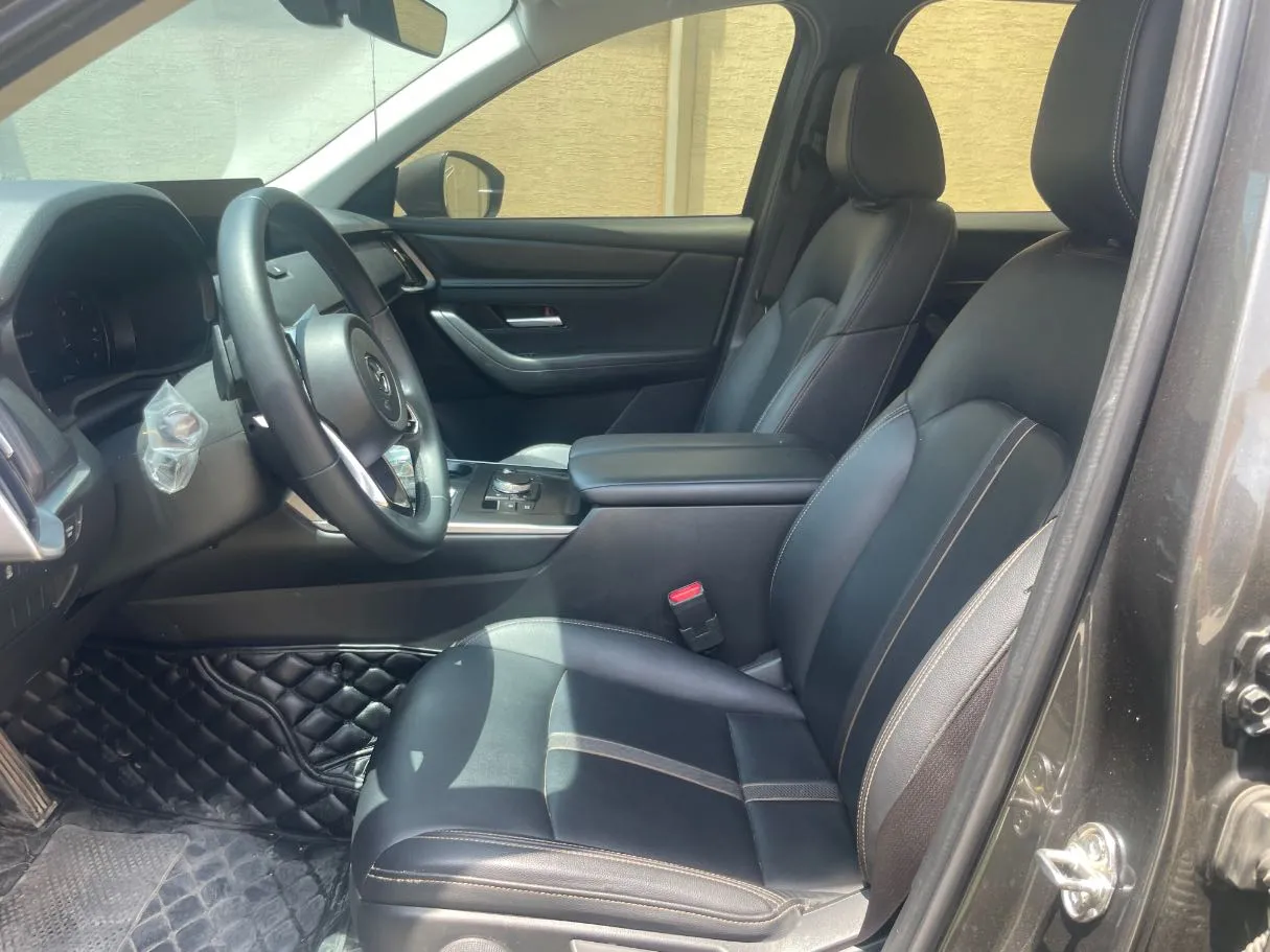 Car image 12