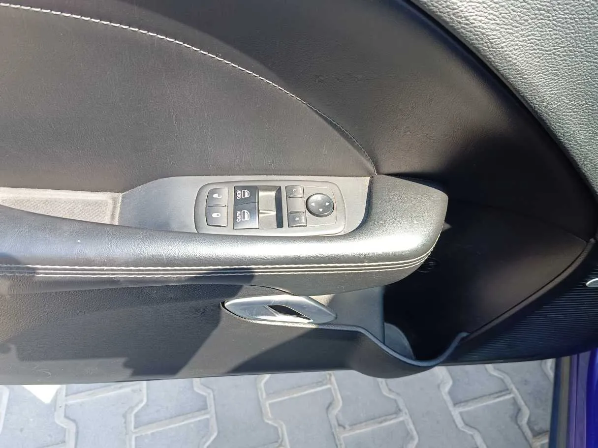 Car image 30