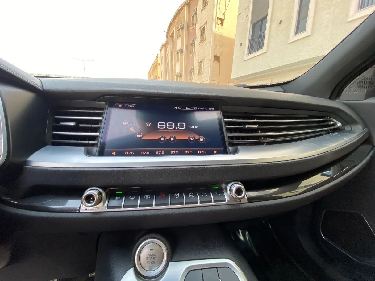 Car image 17