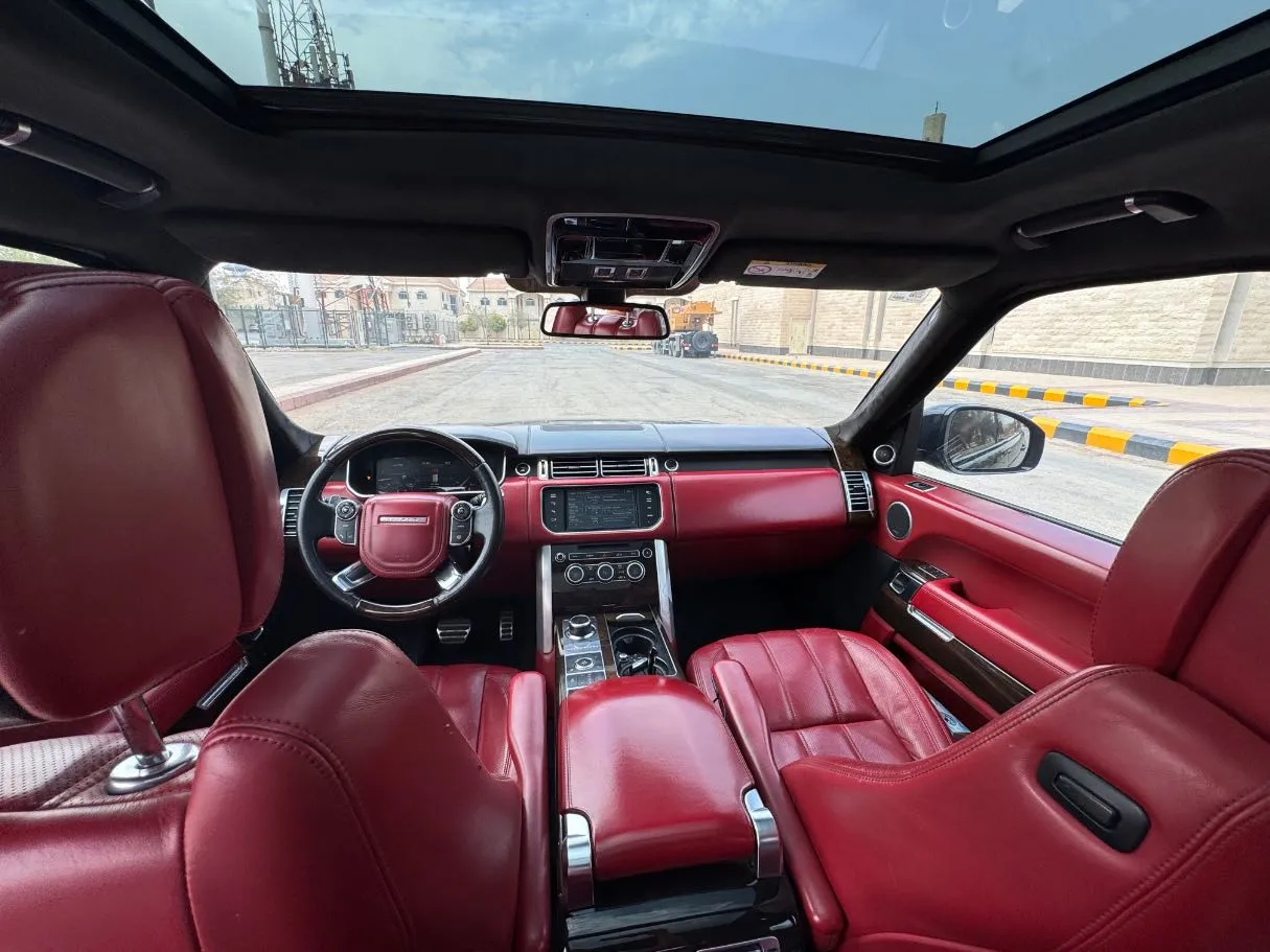 Car image 14