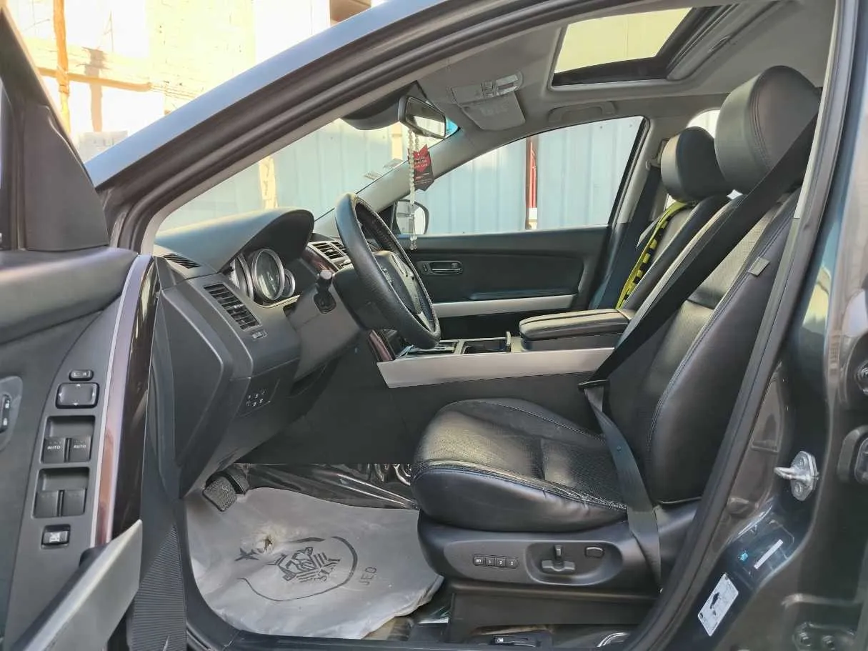 Car image 12