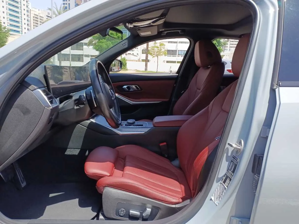 Car image 12
