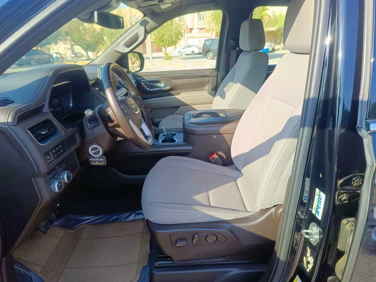 Car image 18