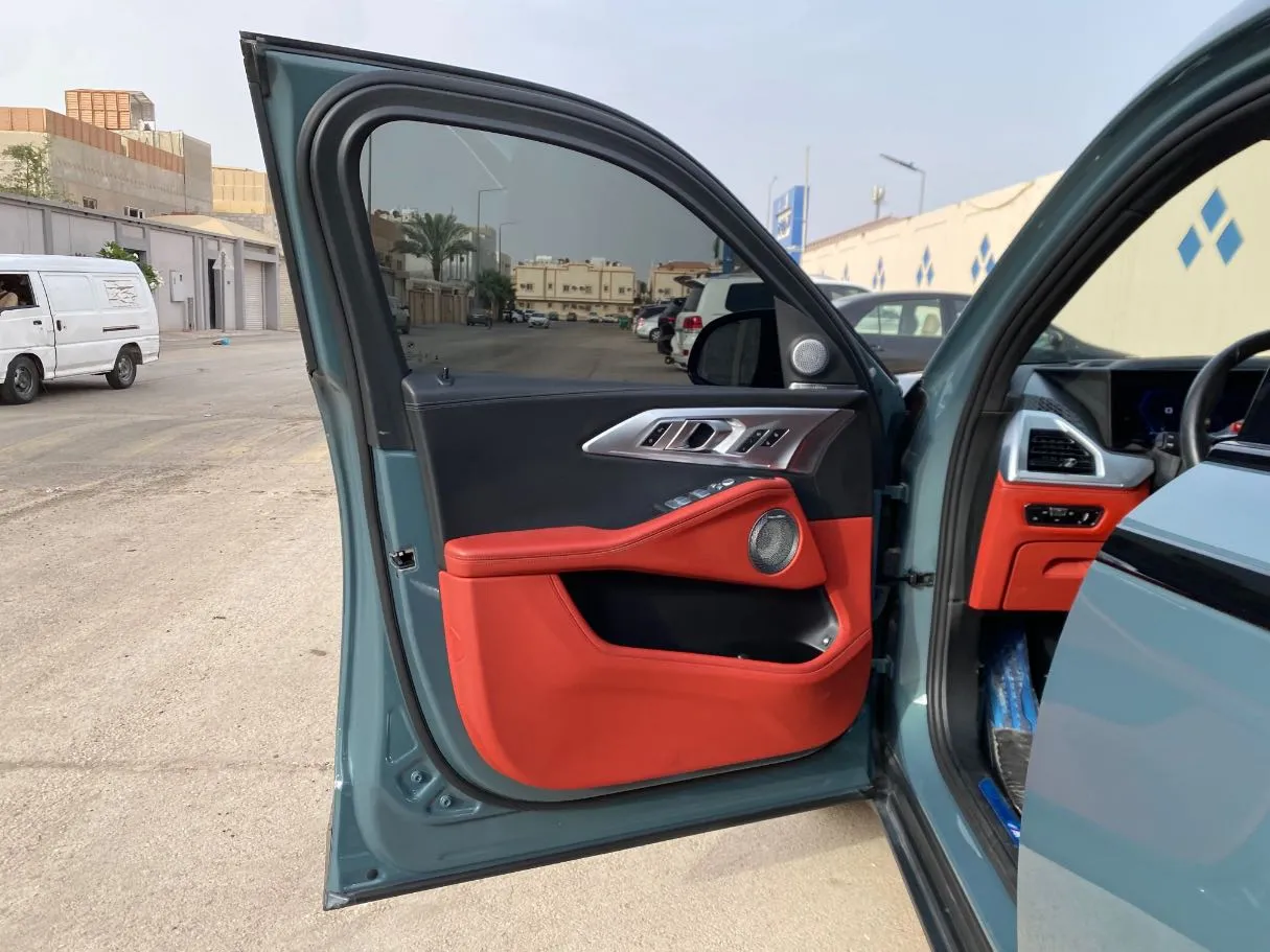 Car image 10