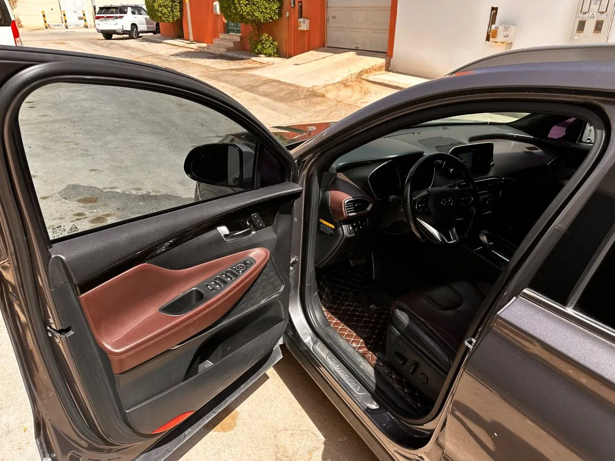 Car image 10