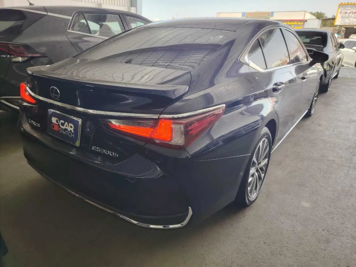 Car image 5