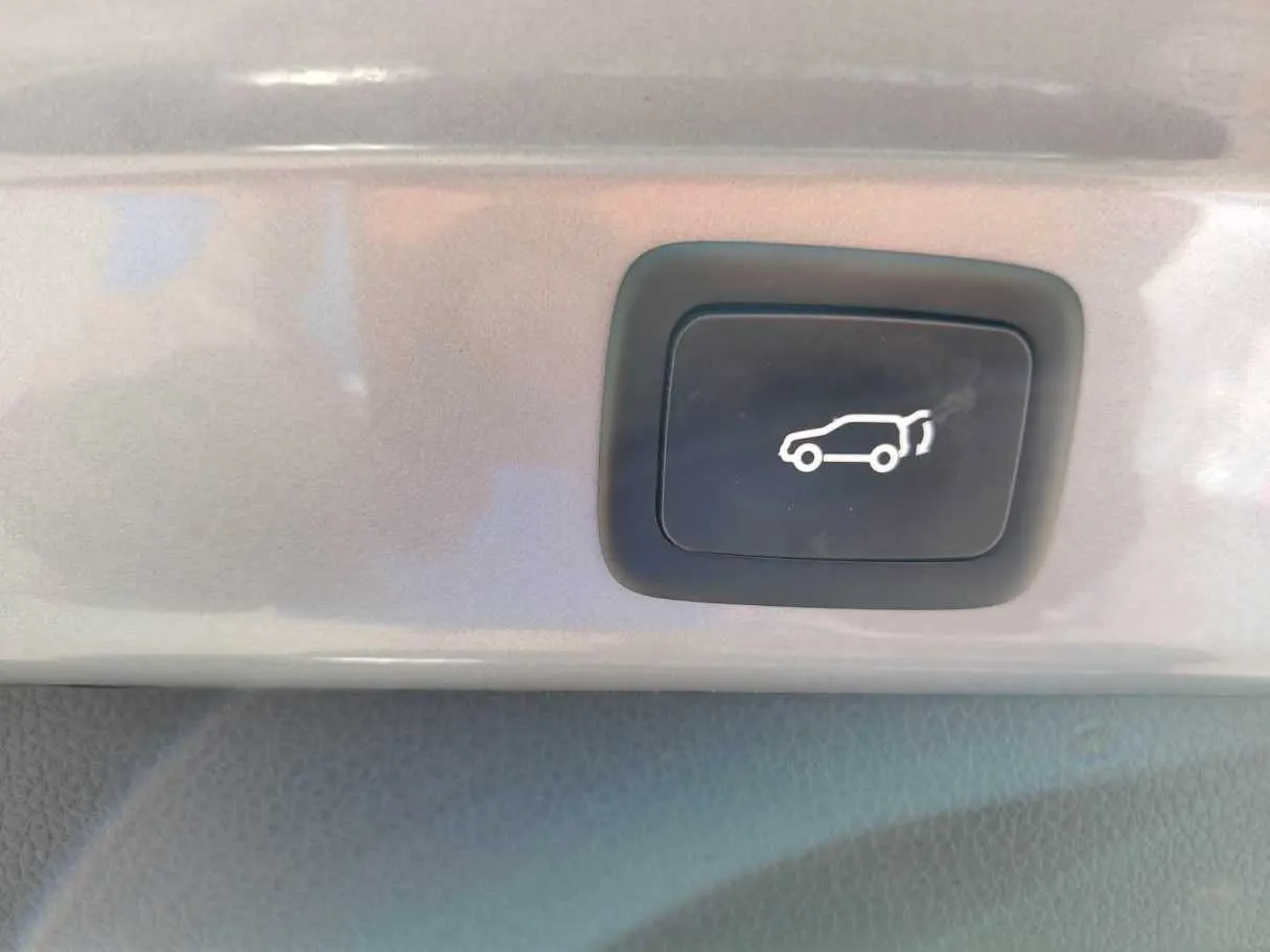 Car image 38