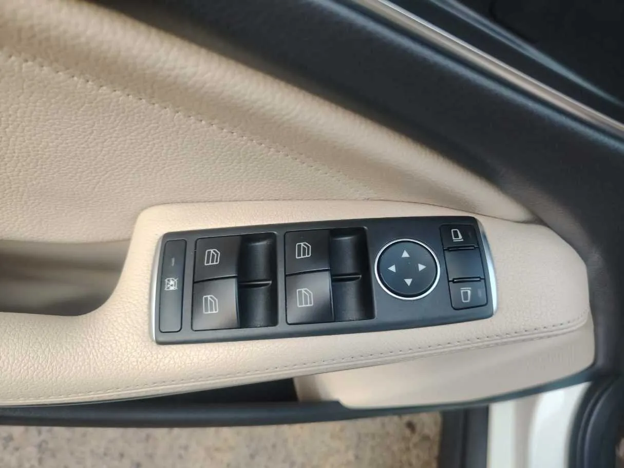 Car image 44