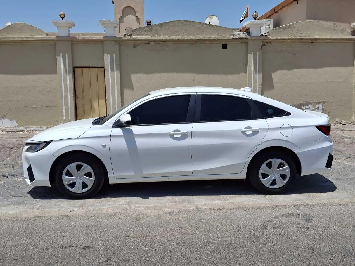 Car image 8
