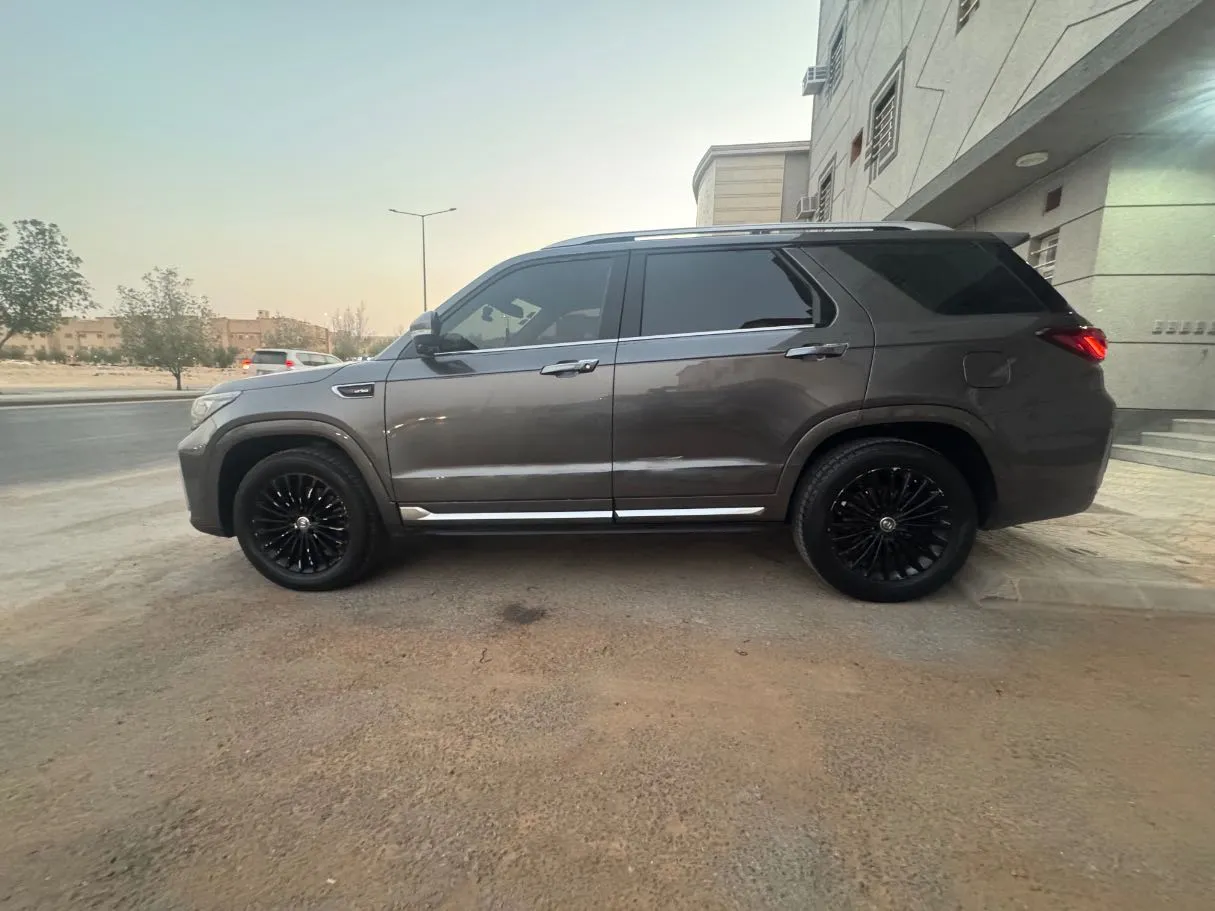 Car image 8