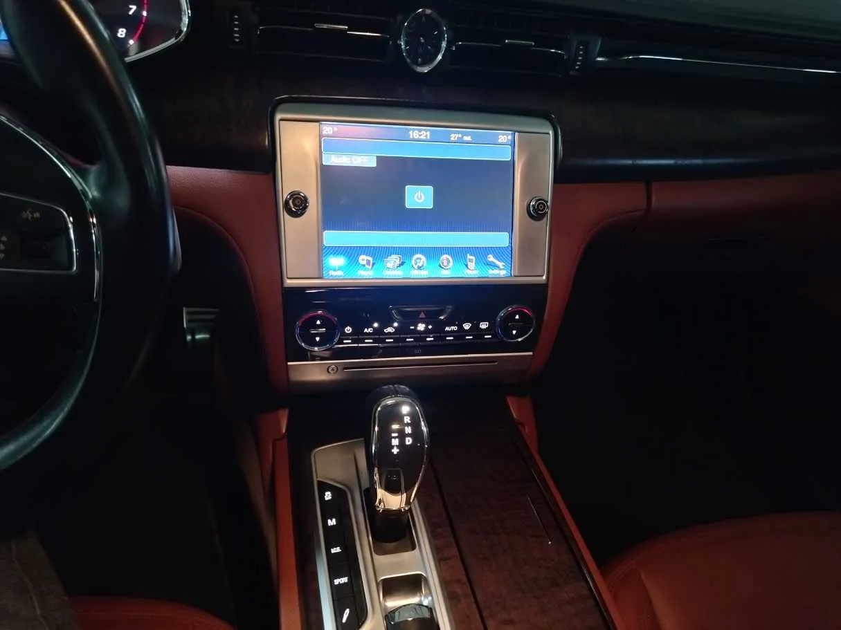 Car image 25