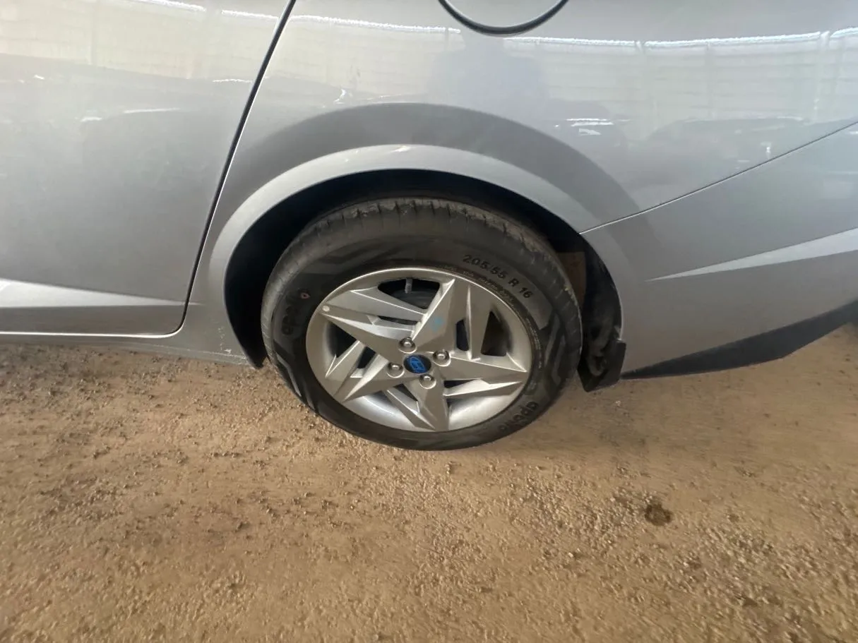 Car image 5