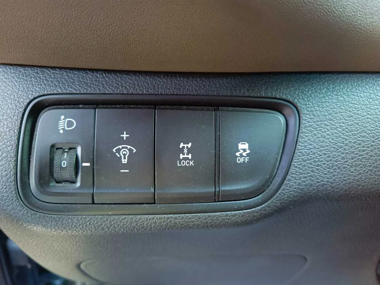 Car image 35