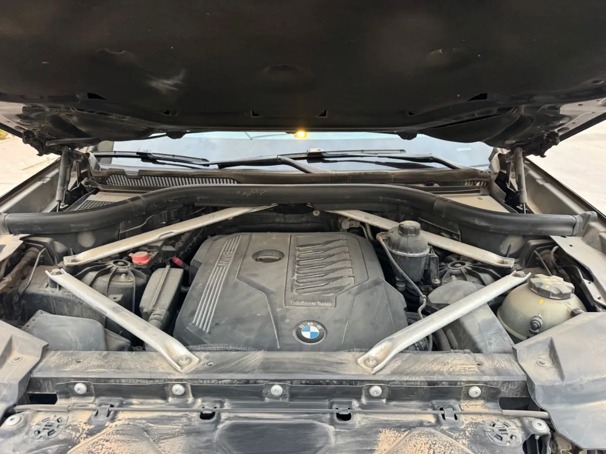 Car image 24