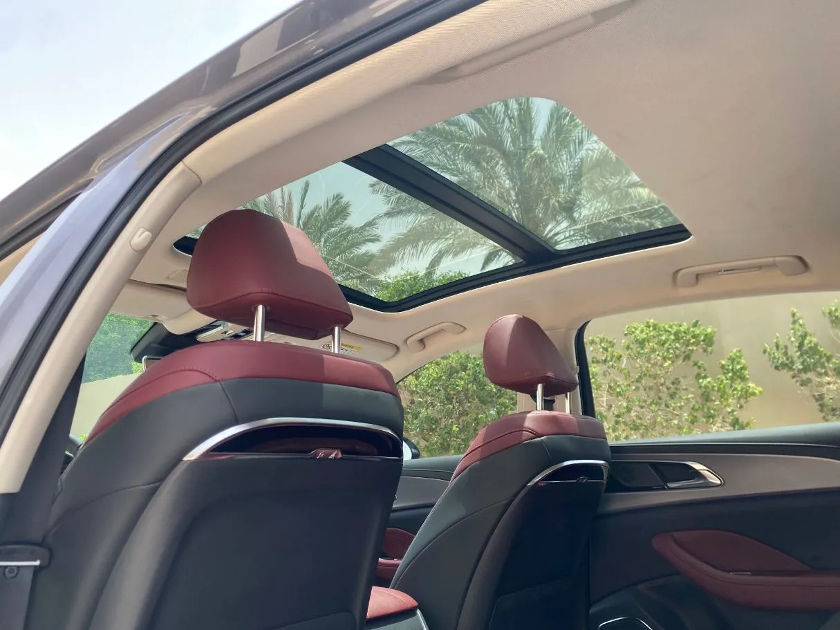 Car image 14