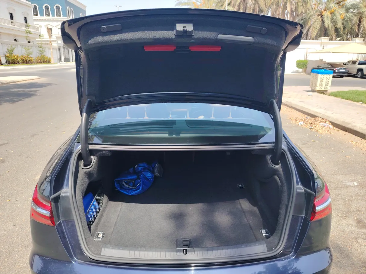 Car image 25