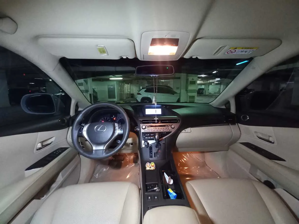 Car image 10