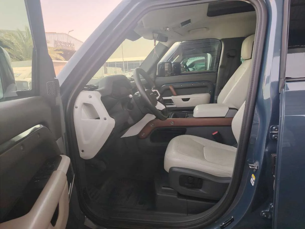 Car image 13