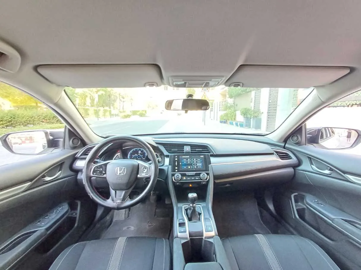 Car image 14