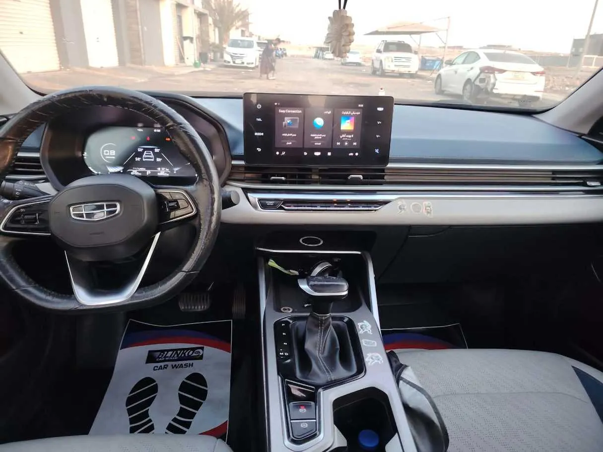 Car image 25
