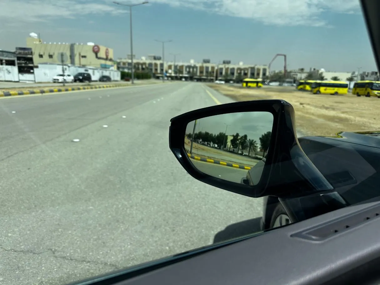 Car image 27