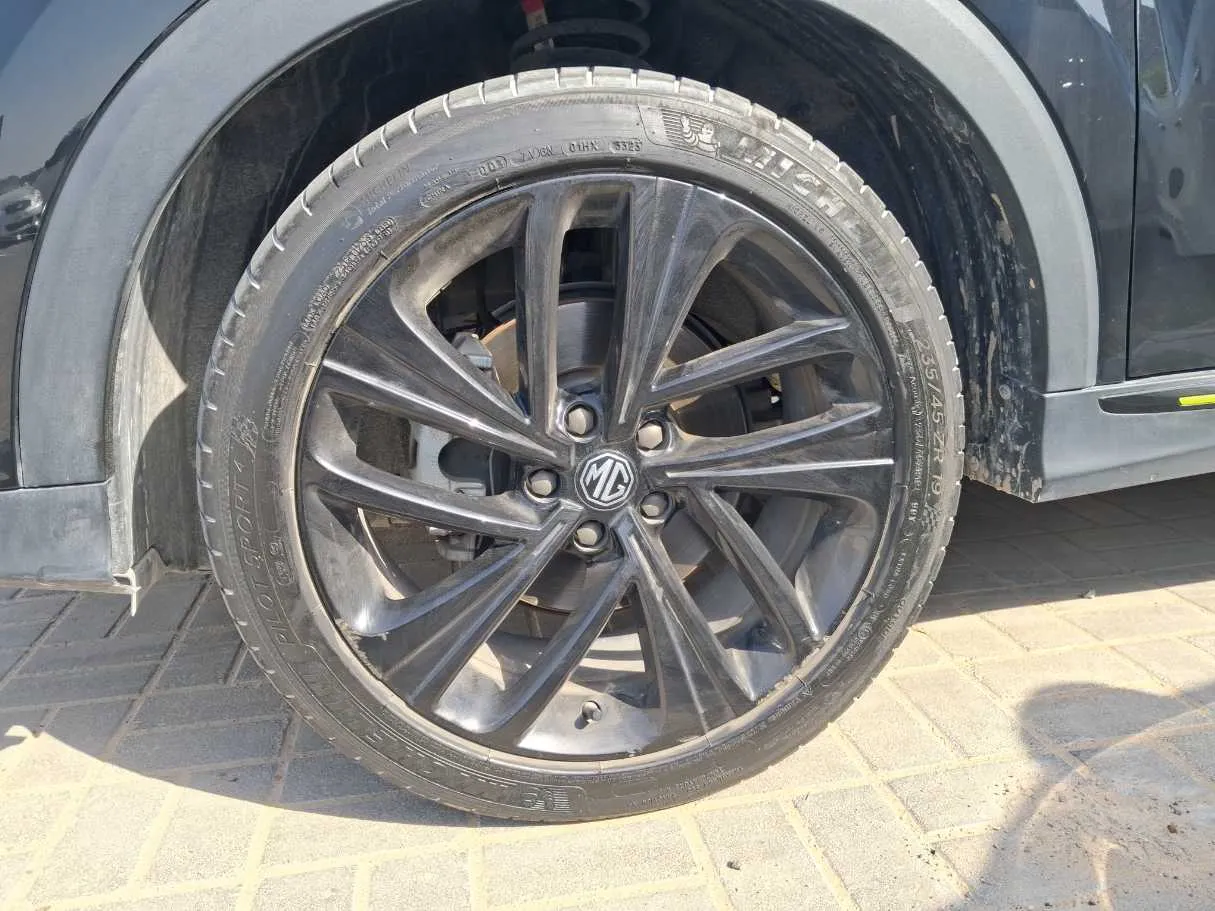 Car image 9