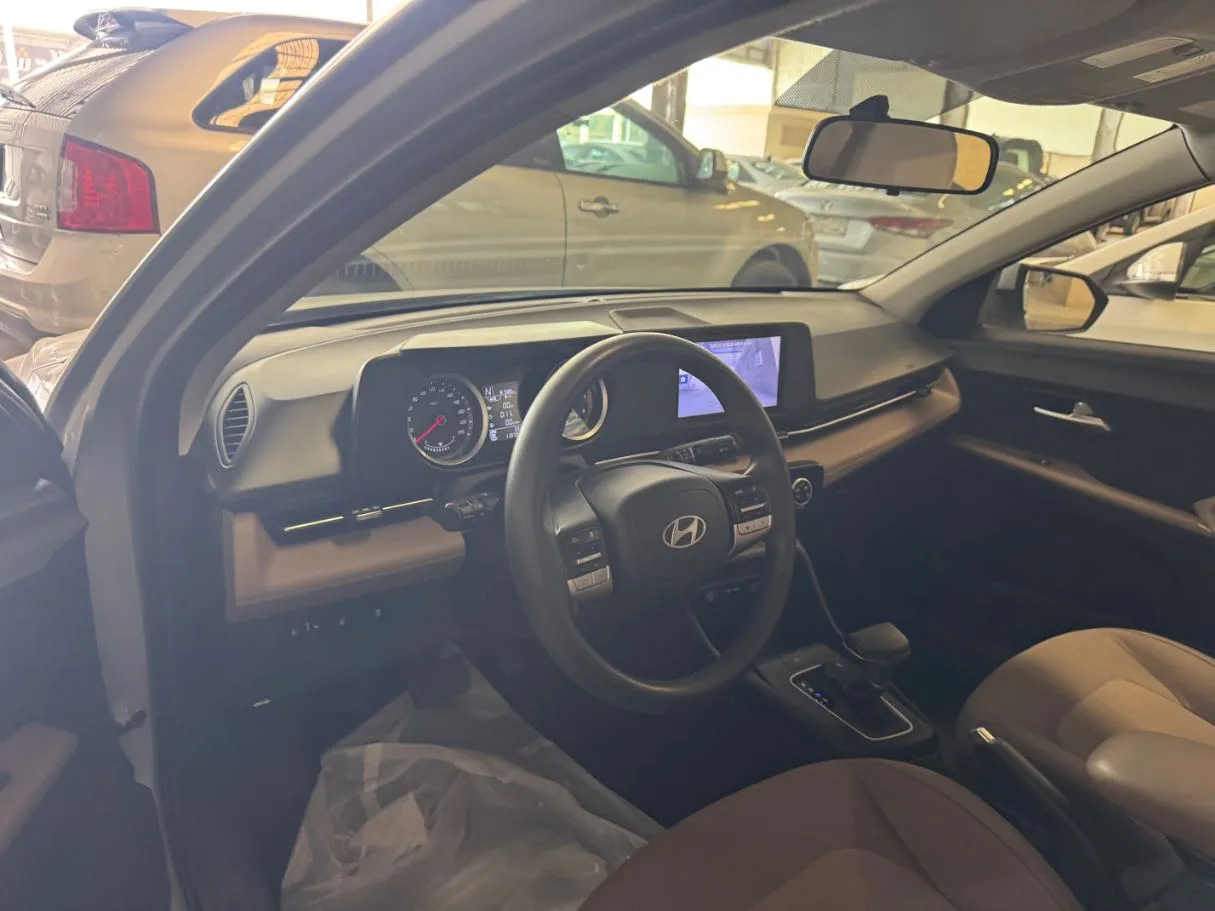 Car image 14