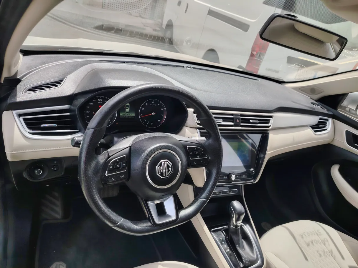 Car image 13