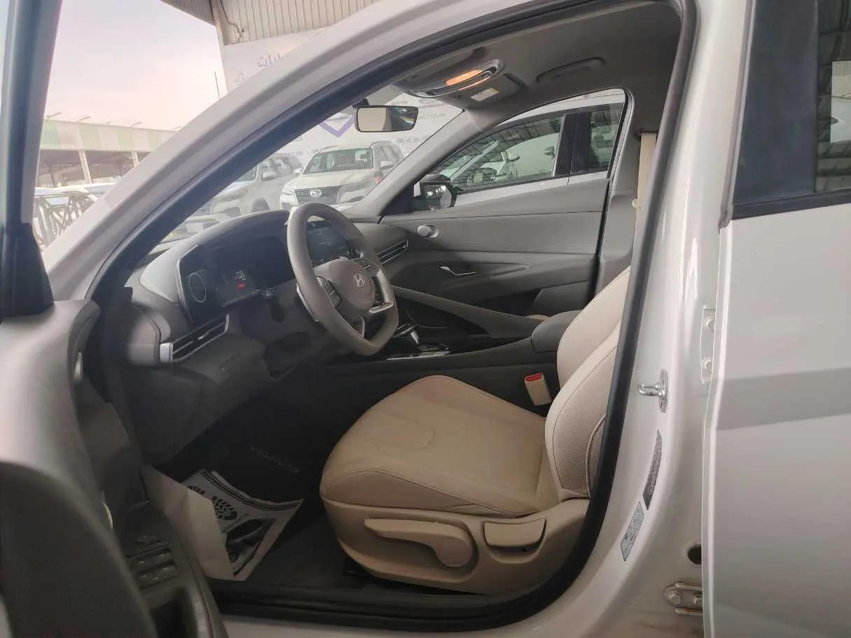 Car image 11