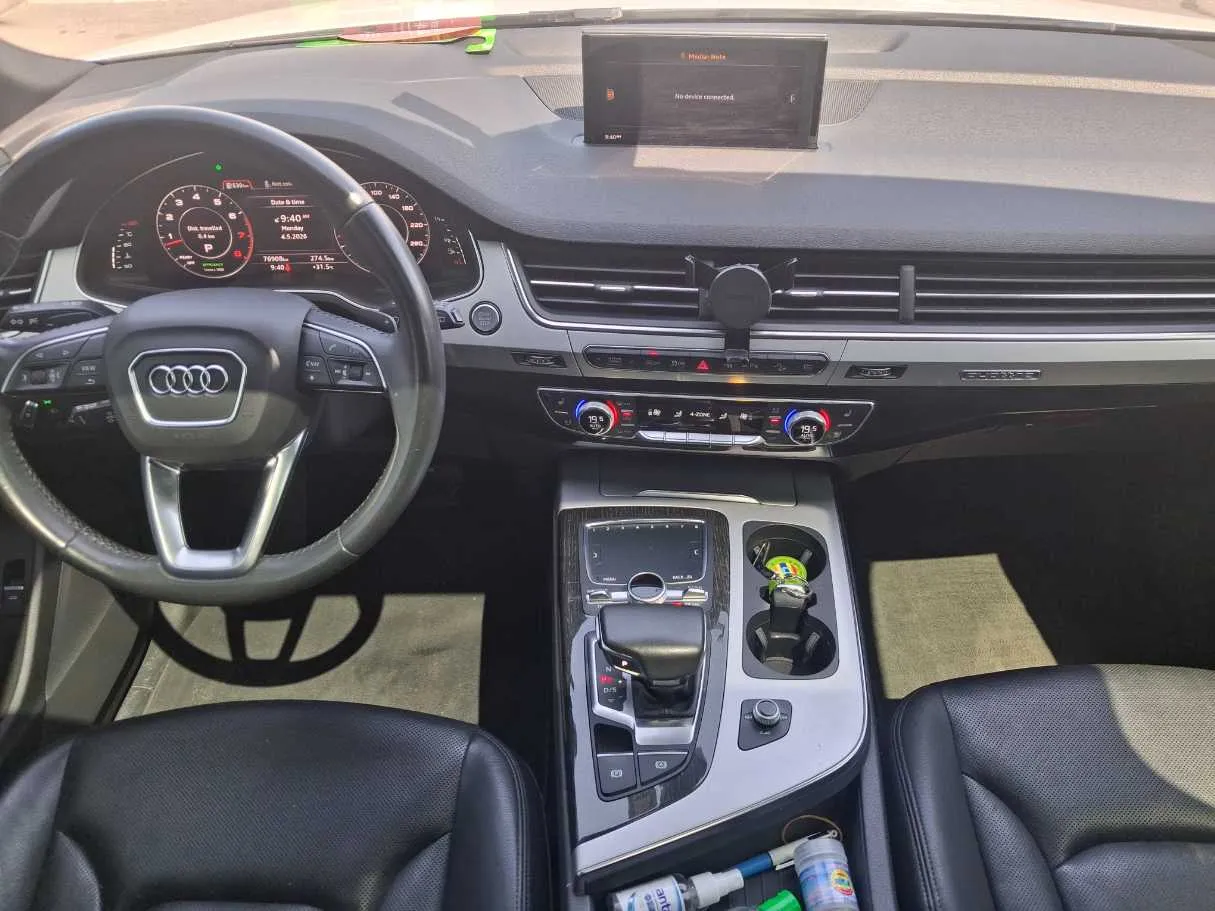 Car image 16